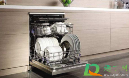 洗碗机洗干净的碗需要拿出来吗(洗碗机要把碗全部清理干净才能放进去嘛) 洗碗机洗干净的碗需要拿出来吗(洗碗机要把碗全部清理干净才能放进去嘛)