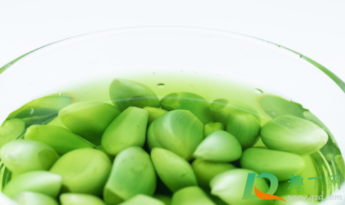 腊八蒜没泡绿吃了有事吗(腊八蒜发绿了还能吃吗)