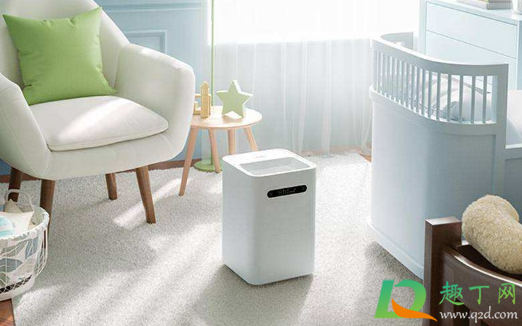 加湿器可以放在电脑显示器前面吗(加湿器放电脑旁边可以吗)