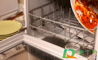 洗碗机洗干净的碗需要拿出来吗(洗碗机要把碗全部清理干净才能放进去嘛)