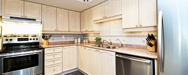 去除油烟味的方法(怎样去除烟油味)