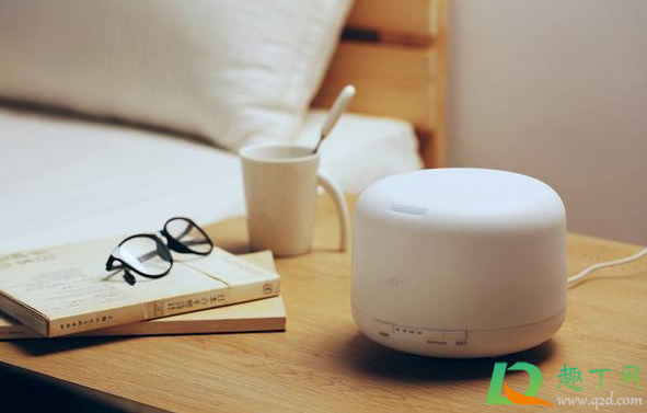 加湿器要对着自己吗(加湿器可以对着眼睛吹嘛) 加湿器要对着自己吗(加湿器可以对着眼睛吹嘛)