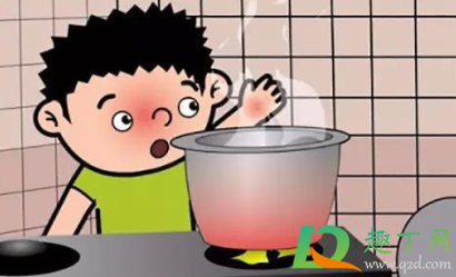 被热水烫红多久会起泡(被热水烫了多久起水泡) 被热水烫红多久会起泡(被热水烫了多久起水泡)