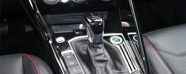 如何查看双离合变速器油多少公里换(离合器油多少公里更换)