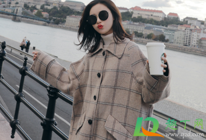 羊绒大衣掉毛是质量问题吗(羊绒大衣老是掉毛)