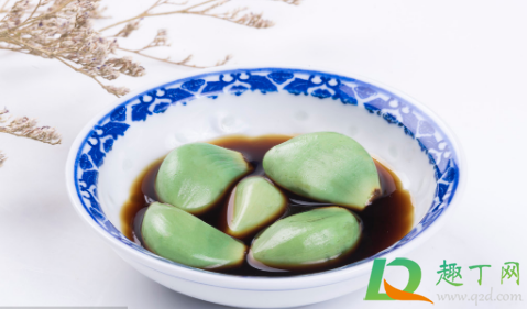 腊八蒜没泡绿吃了有事吗(腊八蒜发绿了还能吃吗)