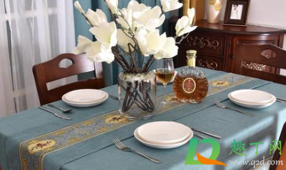 桌布沾上油了怎么清洗(桌布沾上油怎么办) 桌布沾上油了怎么清洗(桌布沾上油怎么办)