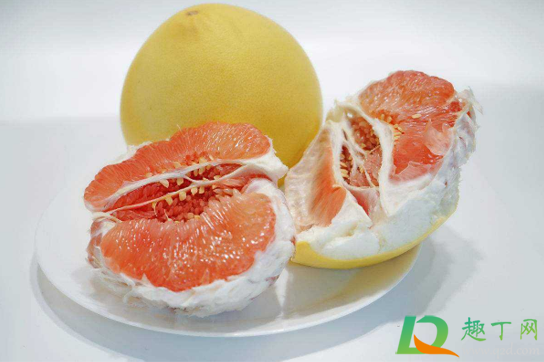 柚子有一个地方发霉了其它没有发霉的地方还能吃吗(柚子发霉了,好的地方能吃吗)