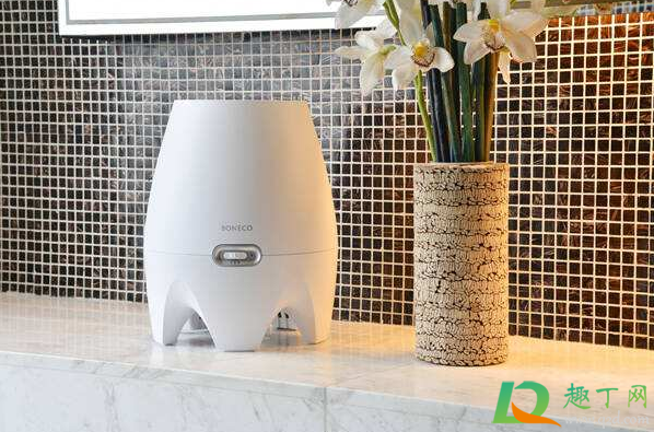 加湿器的水可以直接给鱼缸换吗(鱼缸换水可以加温水吗)