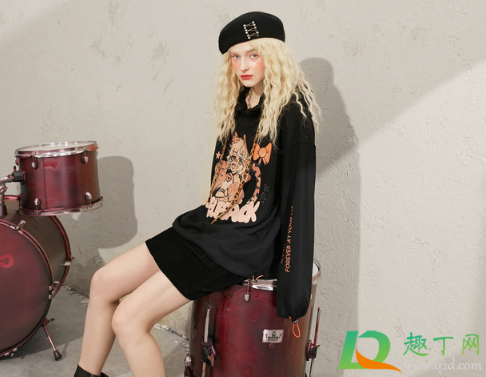 微胖女生是不是不能穿卫衣(胖女孩是不是不适合穿卫衣)