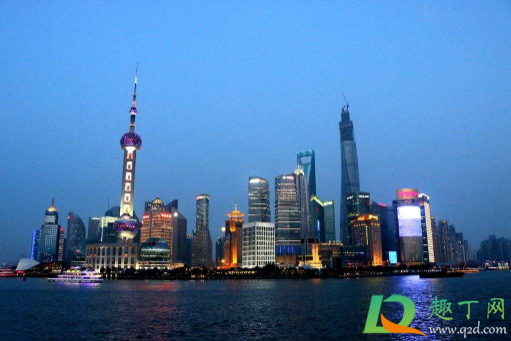 上海行程卡变红还能坐飞机吗(行程卡出现红字还能坐飞机么)