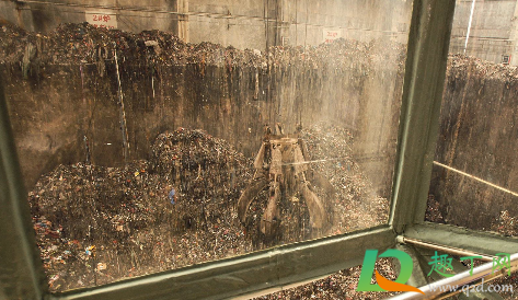 焚烧垃圾会产生大量的什么和有害物质(有害垃圾焚烧后会产生什么化学物质)