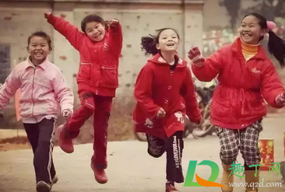 开心的句子说说心情幽默带图(很开心幽默的句子说说心情)