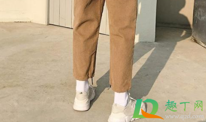 灯芯绒裤子褪色用什么洗(灯芯绒裤子好洗吗)