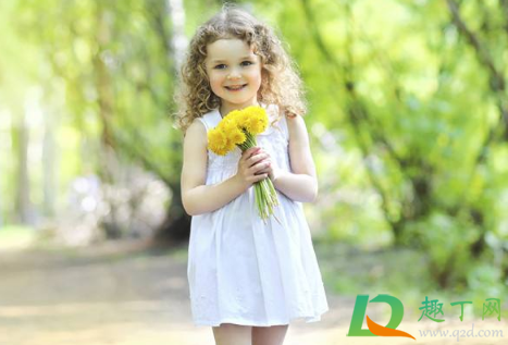 宝宝4个月不理妈妈怎么回事(四个月宝宝突然不理妈妈)