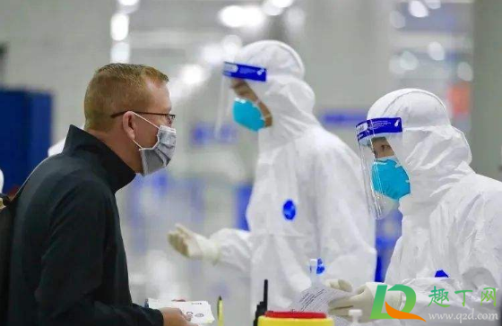 上海餐馆门口现医护人员是怎么回事(上海餐馆门口现医护人员官方回应)