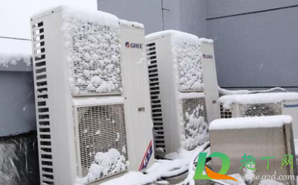 空调制热糊味是怎么回事(空调制热一股子糊味)