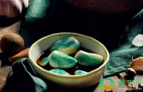 腊八蒜的醋可以反复用吗(腊八蒜用陈醋行不行)