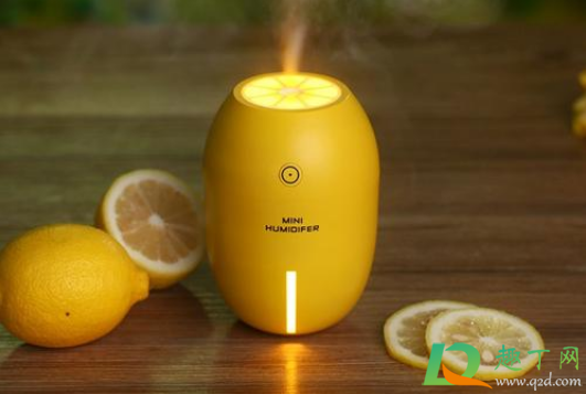 加湿器放地上好还是桌子上(加湿器放在地上好吗) 加湿器放地上好还是桌子上(加湿器放在地上好吗)