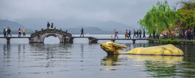 推荐以下这些关于西湖的诗句(关于西湖的诗句有哪一些)
