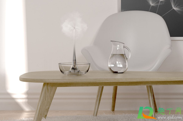 加湿器的水可以直接给鱼缸换吗(鱼缸换水可以加温水吗) 加湿器的水可以直接给鱼缸换吗(鱼缸换水可以加温水吗)