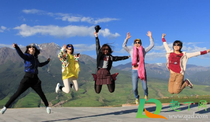 开心的句子说说心情幽默带图(很开心幽默的句子说说心情)