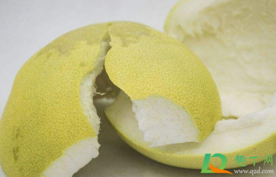 柚子皮晒干要用开水烫一下吗(柚子皮晒干泡水)