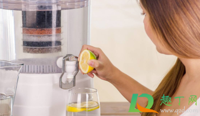 净水器滤芯不脏要换吗(净水器不用更换滤芯的好吗?)