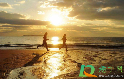 朋友之间的友谊说说发自拍的说说(和朋友自拍的说说句子)