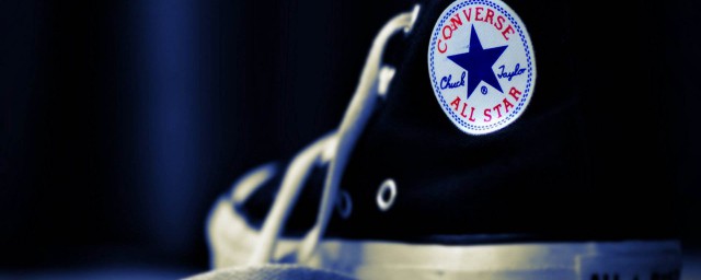 匡威鞋子怎么搭配裤子(匡威鞋配牛仔裤)