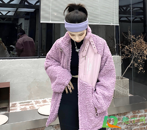 羊羔毛的衣服可以用手洗吗(羊毛衣能用手洗吗)