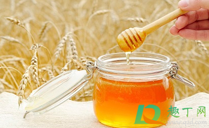 天然蜂蜜有没有激素(蜂蜜有无激素)