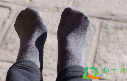 如何清洗臭袜子(袜子臭臭的怎样洗)