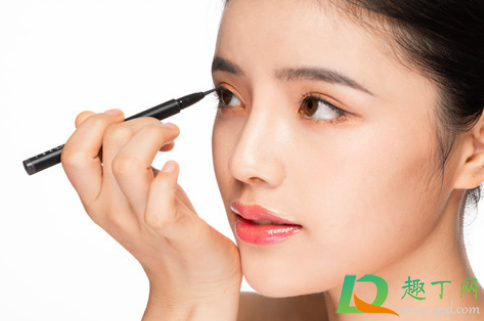 画眼线手抖老是画不好怎么办(画眼线眼睛抖)