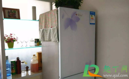 冰箱背面怎么清洗(冰箱外面怎样清洗才干净)