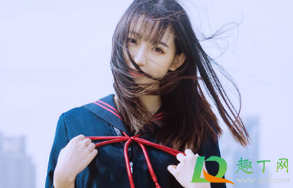 大胸适合无肩带么(胸大不适合穿背带)