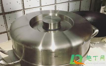 不锈钢锅锅底烧糊了怎么去黑(不粘锅锅底烧糊了上面黑的怎么去掉)