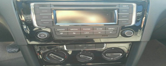 老宝来自动空调使用的方法(老宝来自动空调开关怎么才能制冷)