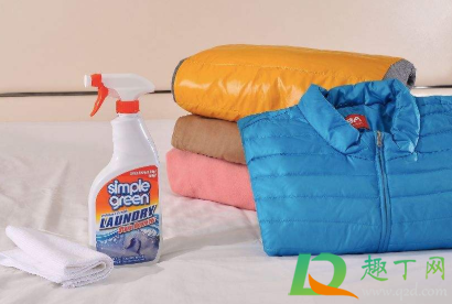 羽绒服上的脏怎么去除小窍门(羽绒服脏了擦小窍门)