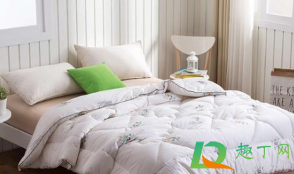 被子上油烟味怎么去除(怎么去除被子上的油烟味)