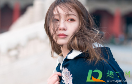 大胸适合无肩带么(胸大不适合穿背带)