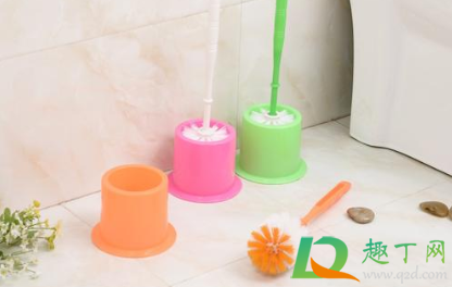 厕所堵了用马桶刷捅有用吗(马桶堵了往哪边捅)