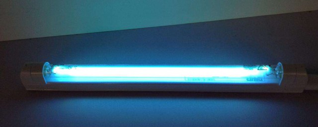 紫外线消毒灯有什么特点(消毒灯利用的是红外线还是紫外线)