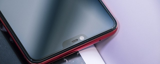 手机不小心进水应该怎么做(手机一不小心进水了咋办)