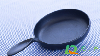 平底锅的油渍怎么刷(平底锅锅外面油渍怎么清)