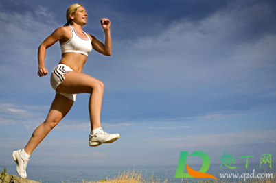 跑步时腹痛该继续跑吗(跑步时为什么会腹痛)