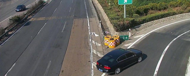 掉头行驶攻略说明(开车怎么掉头?这里教你掉头全攻略,新手多学学)