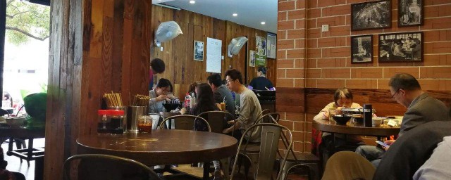 该不该坚持下去(女方父亲不同意 该不该坚持下去)