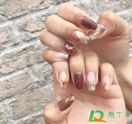 2021元旦做什么美甲好看显白(过年美甲样式2021显白)