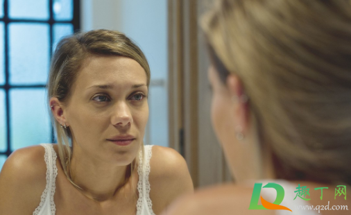 用热盐水敷眼睛可以去眼袋吗(用盐敷眼睛真的能去眼袋吗)